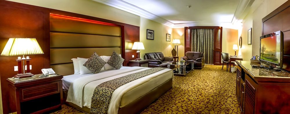 Days Inn by Wyndham Hotel Suites Amman Executive Suite, 1 King Bed (Deluxe) 3