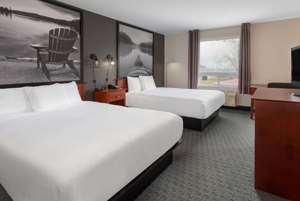 Standard Room, 2 Queen Beds and 1 Sofa Bed, Non Smoking