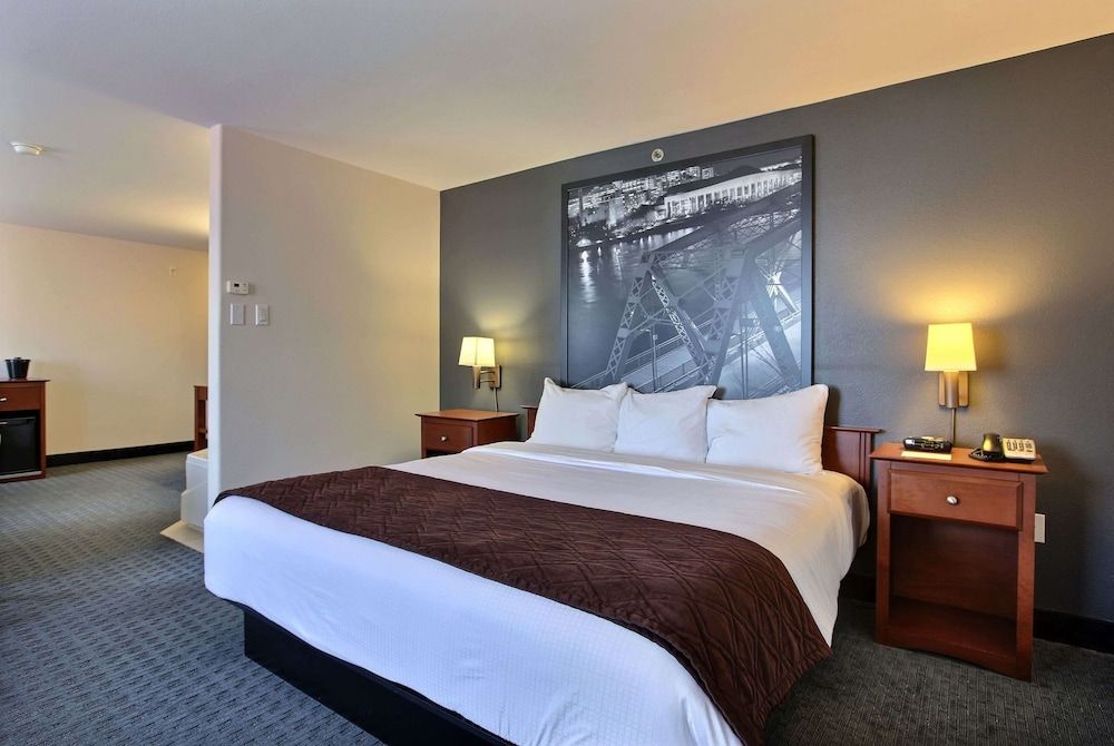 Upgraded, Suite, 1 King Bed with Sofa bed, Non Smoking