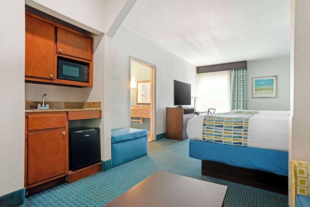 Suite, 2 Queen Beds, Non Smoking, Refrigerator & Microwave