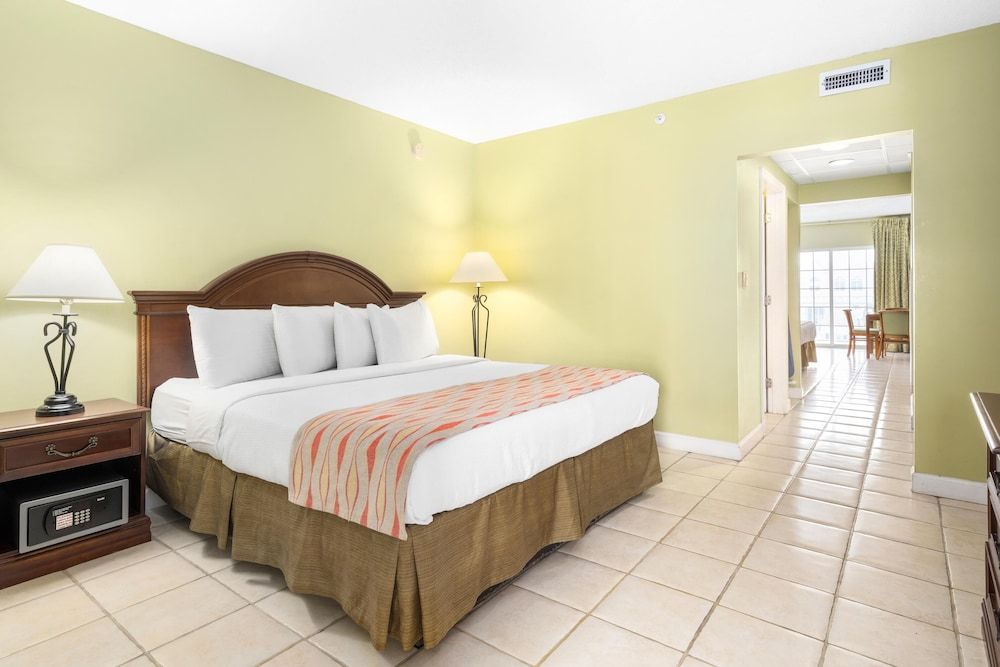 Suite, City View