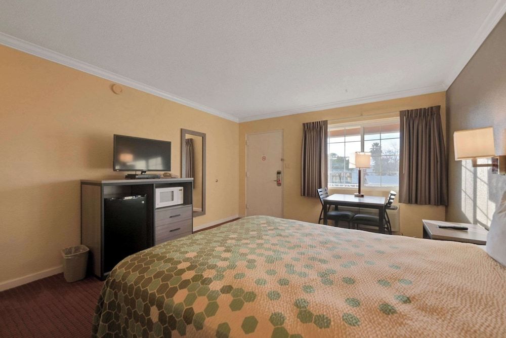 Standard Room, 1 Queen Bed, Smoking