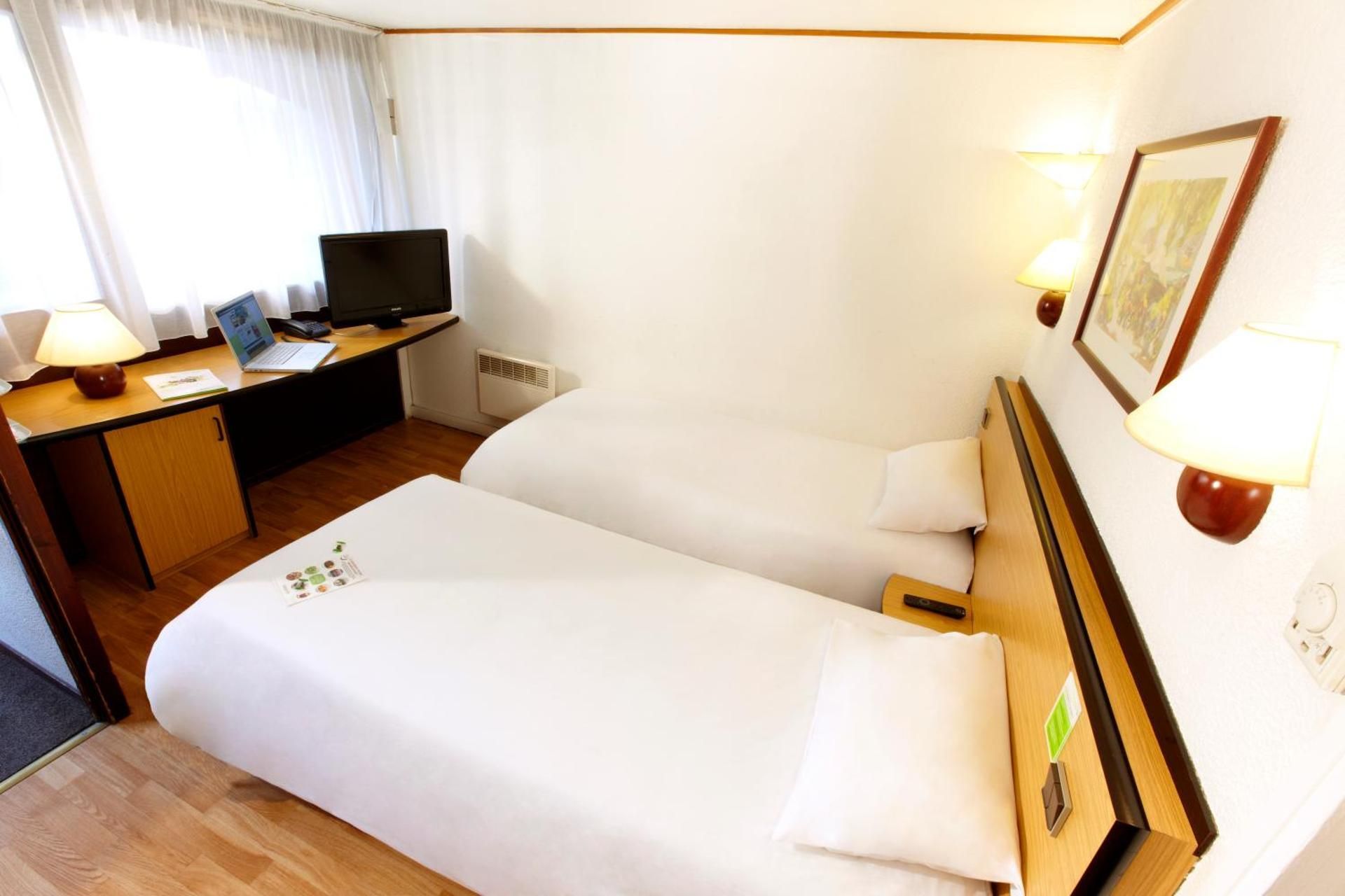 2 Single Beds