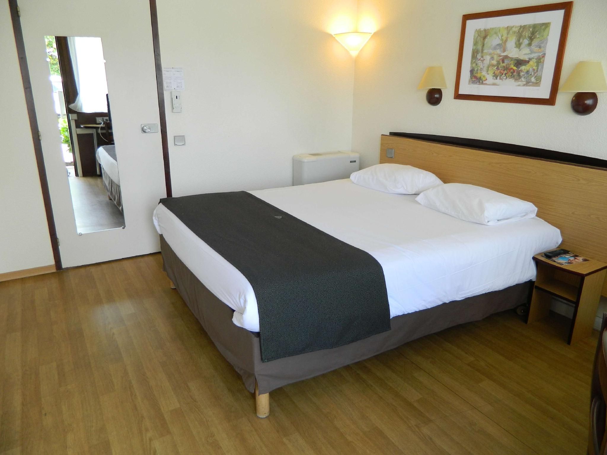 Standard Room - 1 Double Bed 1 Single Bed