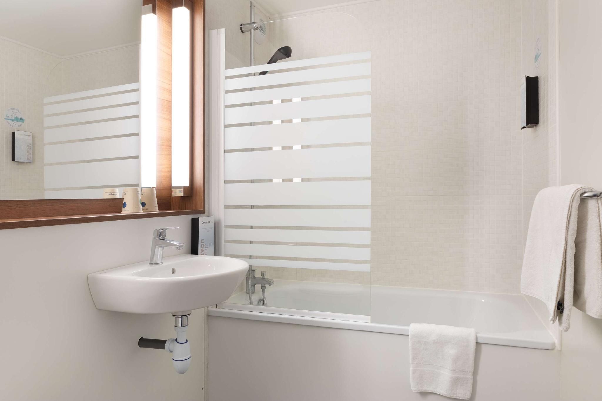 Hotel Campanile Dole Room Next Generation - 2 Single Beds 1 Junior Bed up to 10 years 3