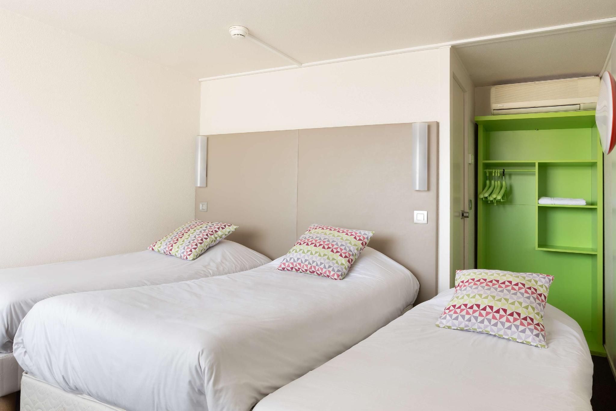 Hotel Campanile Dole Room Next Generation - 2 Single Beds 1 Junior Bed up to 10 years