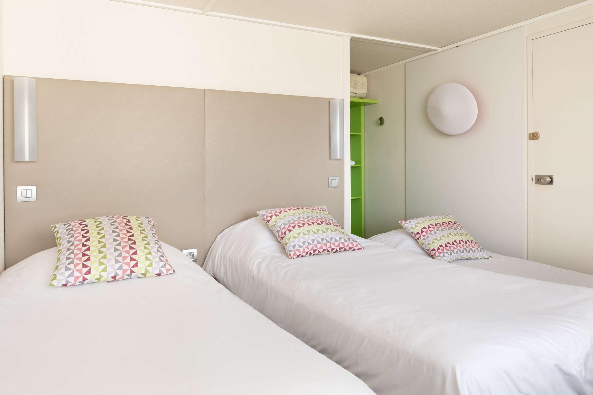 Hotel Campanile Dole Room Next Generation - 2 Single Beds 1 Junior Bed up to 10 years 2