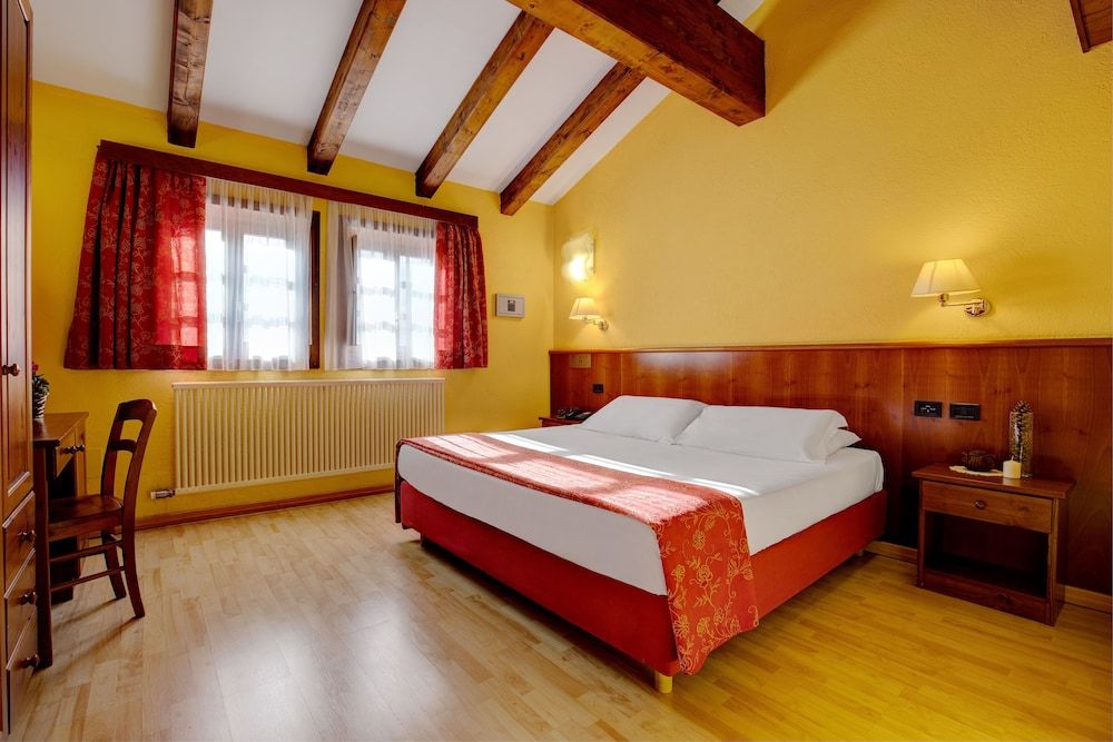 IH Hotels Courmayeur Mont Blanc Resort Quadruple Room 3