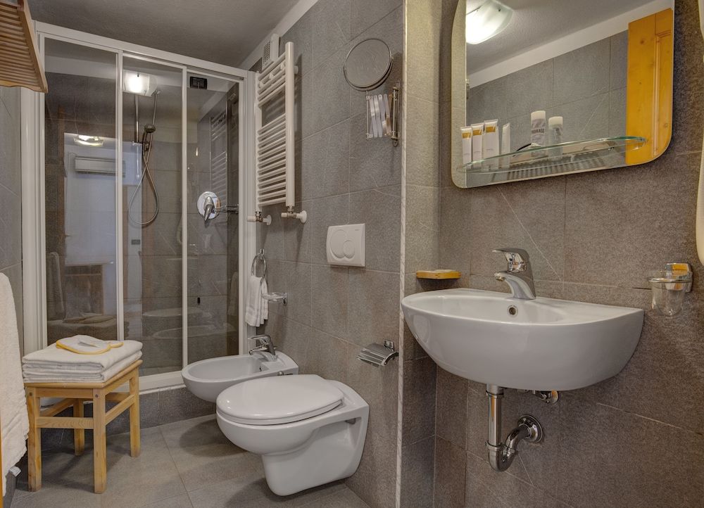 IH Hotels Courmayeur Mont Blanc Resort Quadruple Room 7