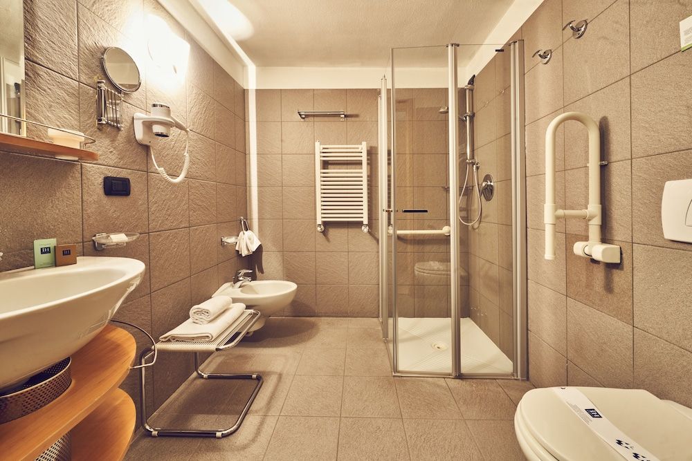 IH Hotels Courmayeur Mont Blanc Resort Single Room 5