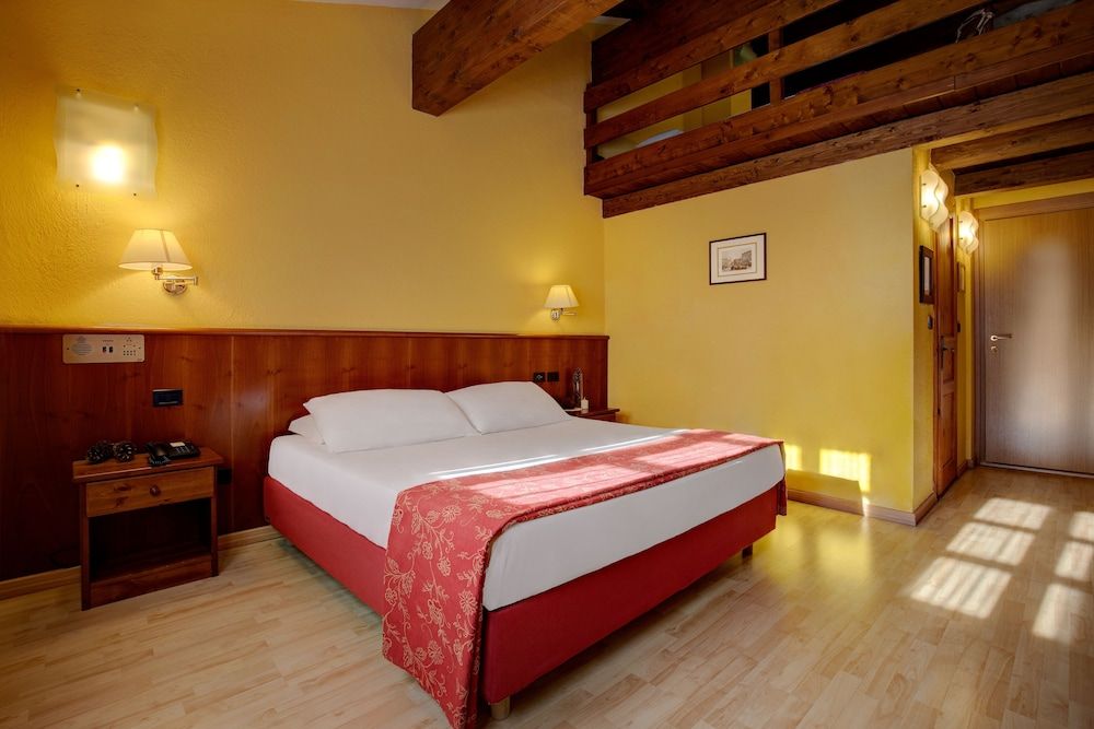 IH Hotels Courmayeur Mont Blanc Resort Quadruple Room 2