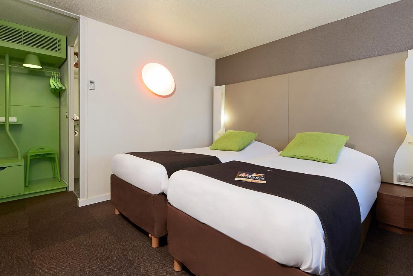 Junior Executive (2 single beds)