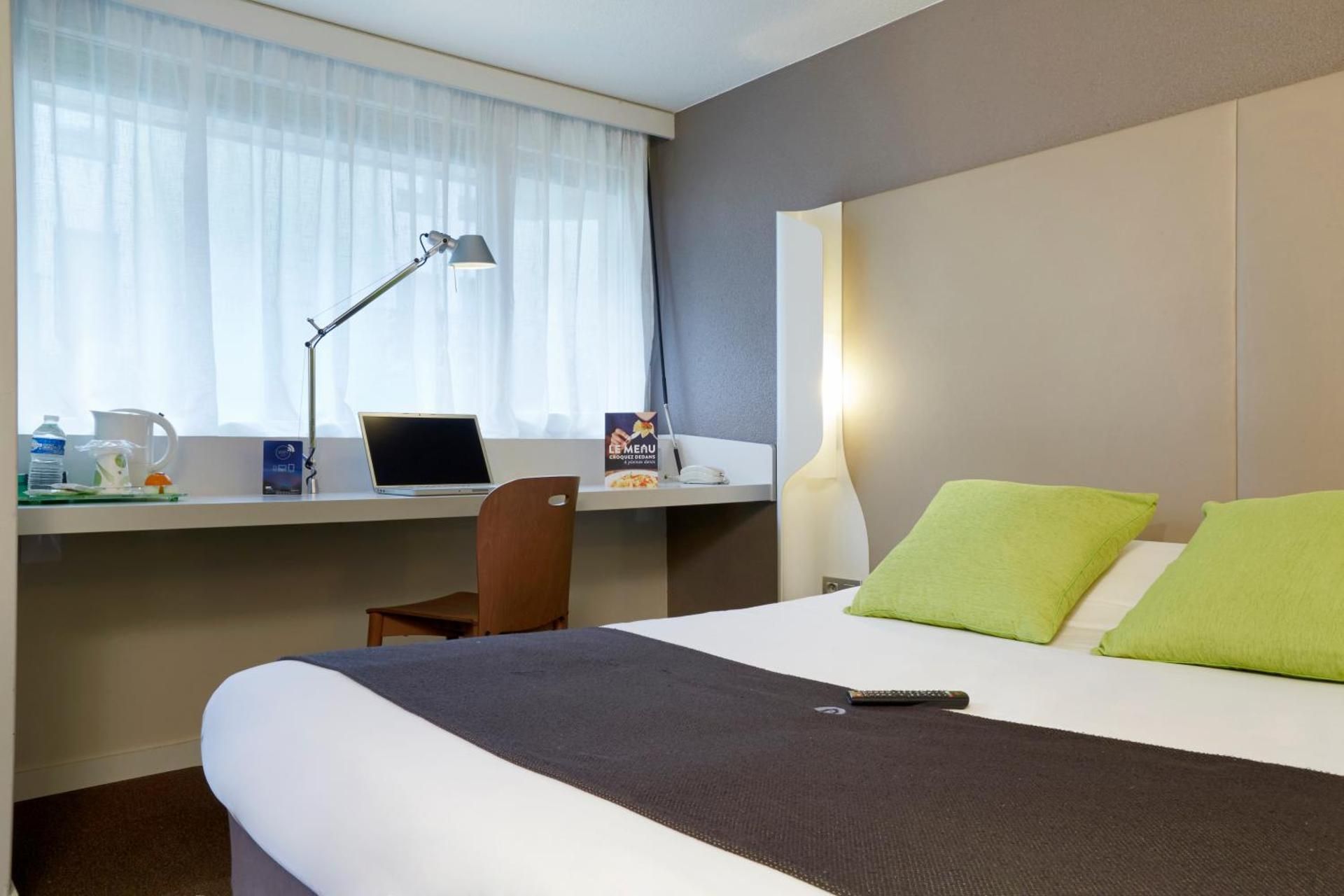 Standard Double Room with One Single Bed - Up to Ten Years