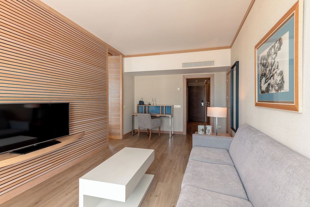 Sesimbra Oceanfront Hotel - Preferred Hotels and Resorts Premium Suite, Ocean View 6