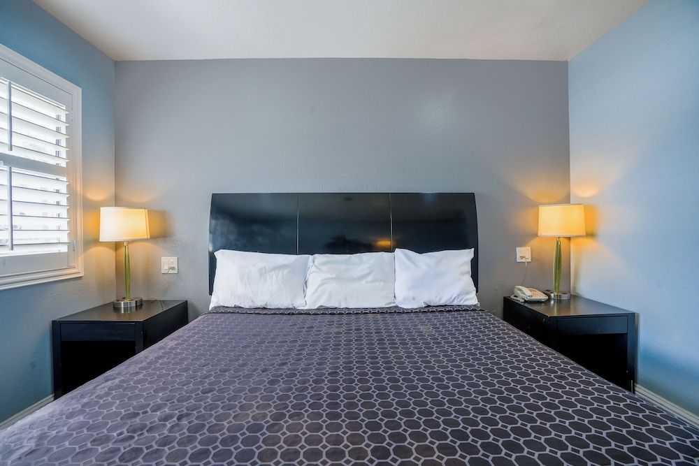 Economy Inn Buttonwillow Bakersfield I-5 Room, 1 King Bed, Non Smoking