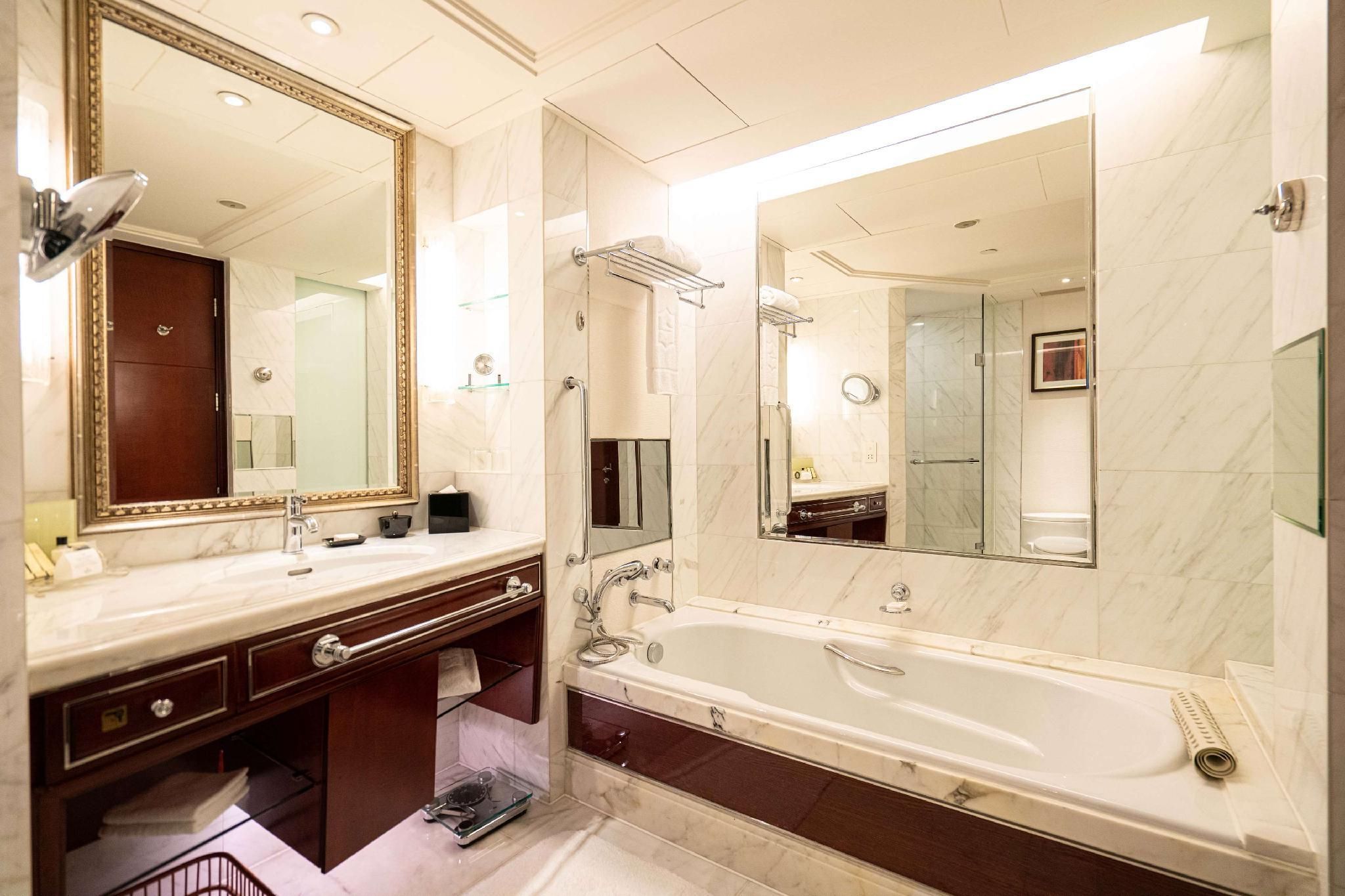 Horizon Deluxe River View King