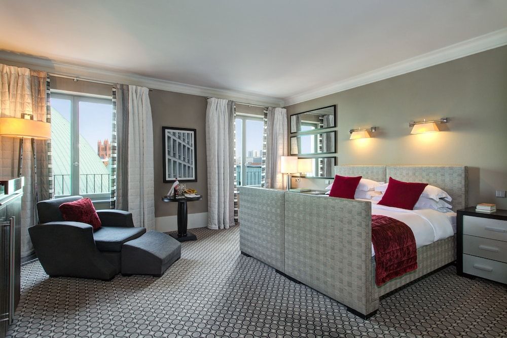 Deluxe Room, City View