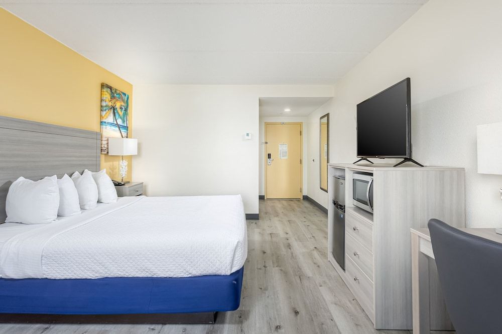 Hutchinson Island Hotel Superior Room, 1 King Bed