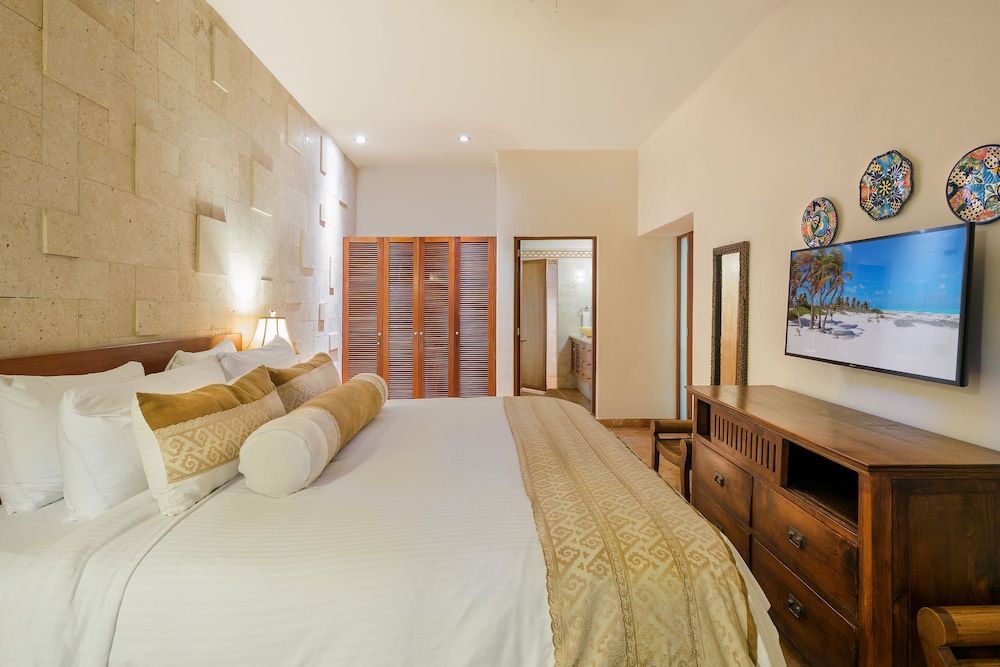 Porto Playa Condo Hotel & Beachclub Exclusive Condo, 1 Bedroom