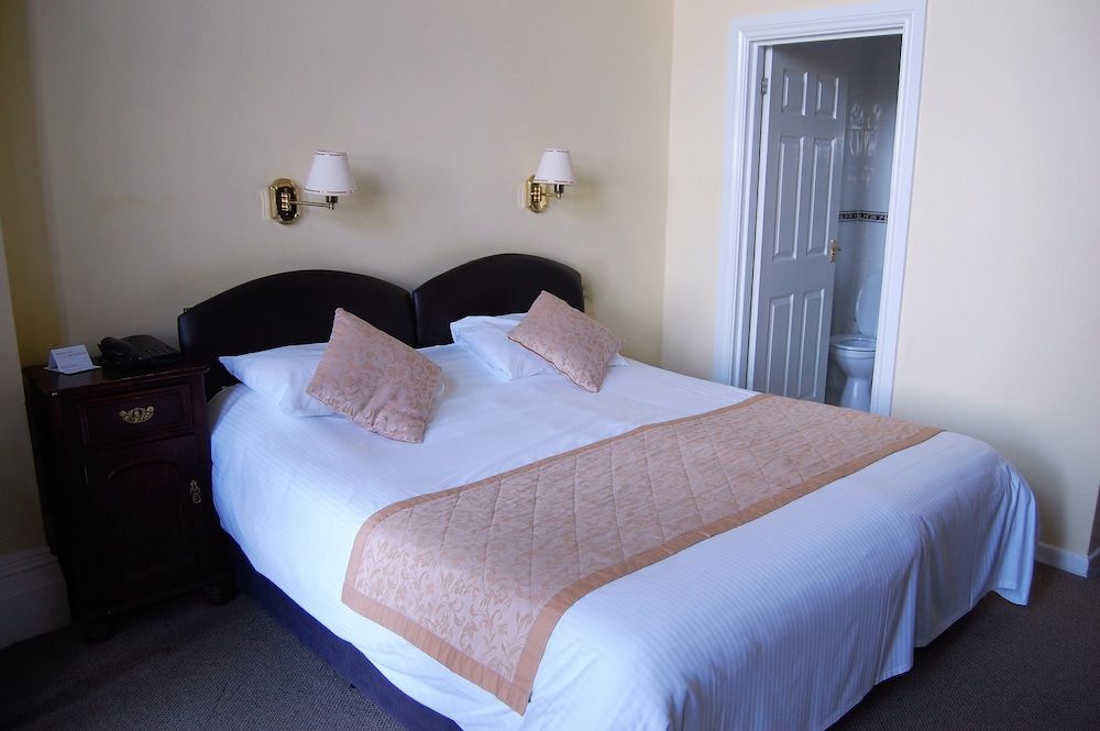 Hotel Victoria Family Room (for 4)