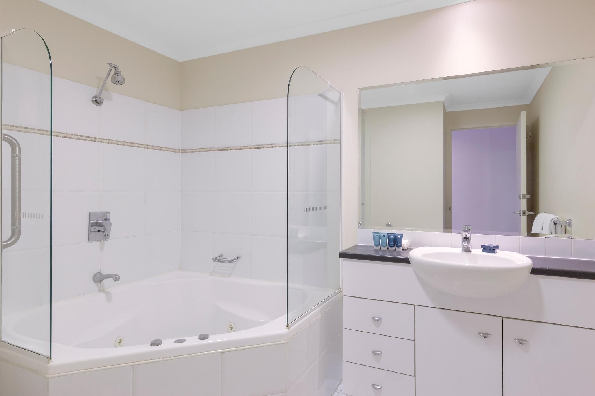 1 Bedroom Deluxe Spa Beachfront