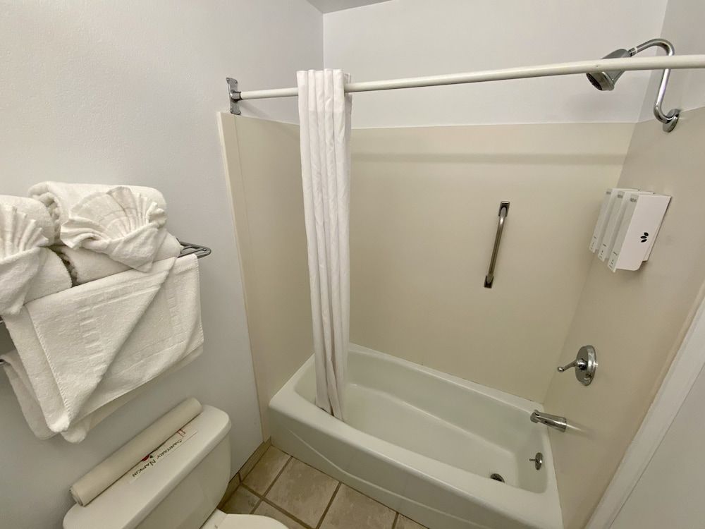 Masterpiece Hotel 1 King Bed, Hot Tub & Fireplace, Non-Smoking 7