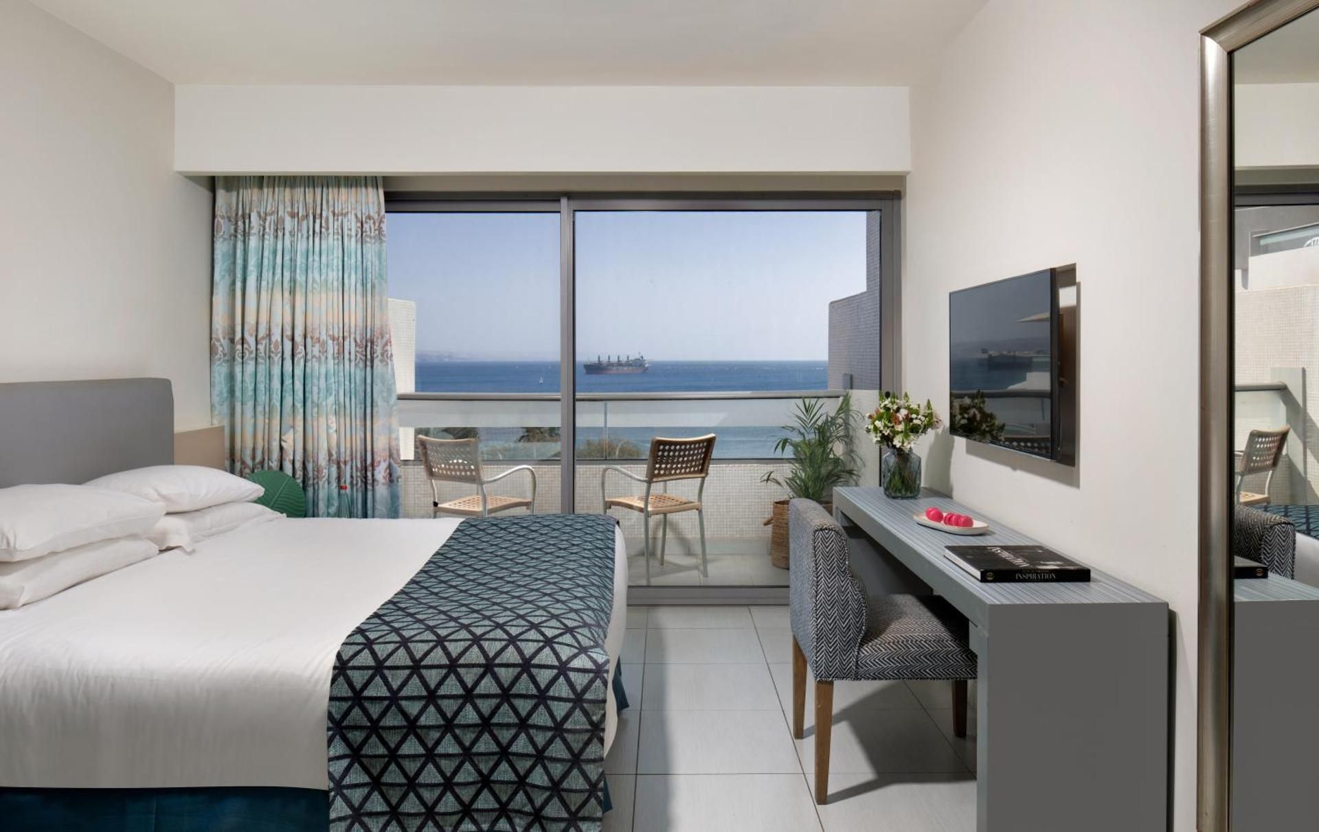 Superior Room with Sea View (2 Adults + 1 child)