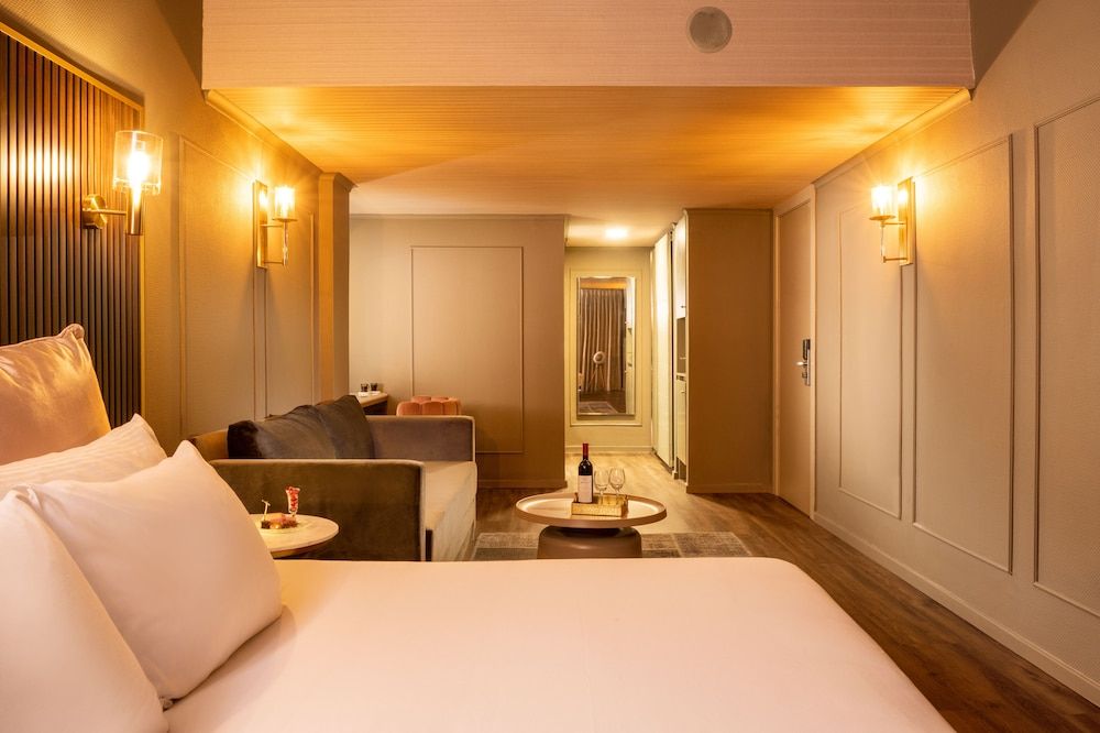 undefined Leonardo Gordon Beach 3