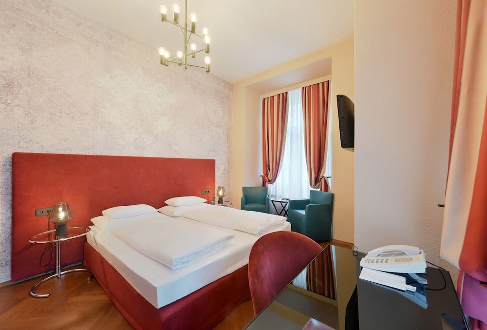 Boutique Hotel Dom - Rooms & Suites Classic Double Room 4