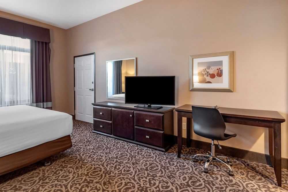 Standard Room, 1 King Bed, Accessible, Bathtub