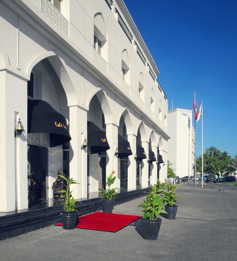 Ramada by Wyndham Qurum Beach Executive Room, 1 King Bed, Smoking 4