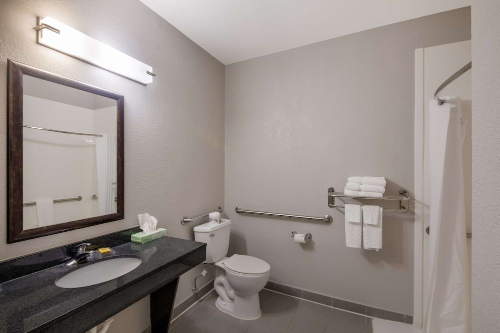 Best Western Plus Killeen/Fort Cavazos Hotel & Suites Standard Room, 1 King Bed, Accessible, Non Smoking (Walk-in Shower;with Sofabed) 3
