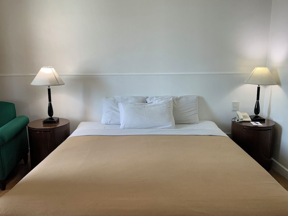 The Pearl Manila Hotel Superior Room, 1 King Bed 2