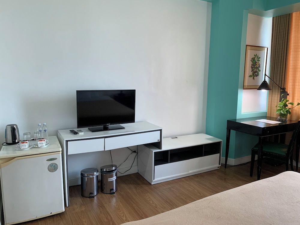 undefined The Pearl Manila Hotel 4