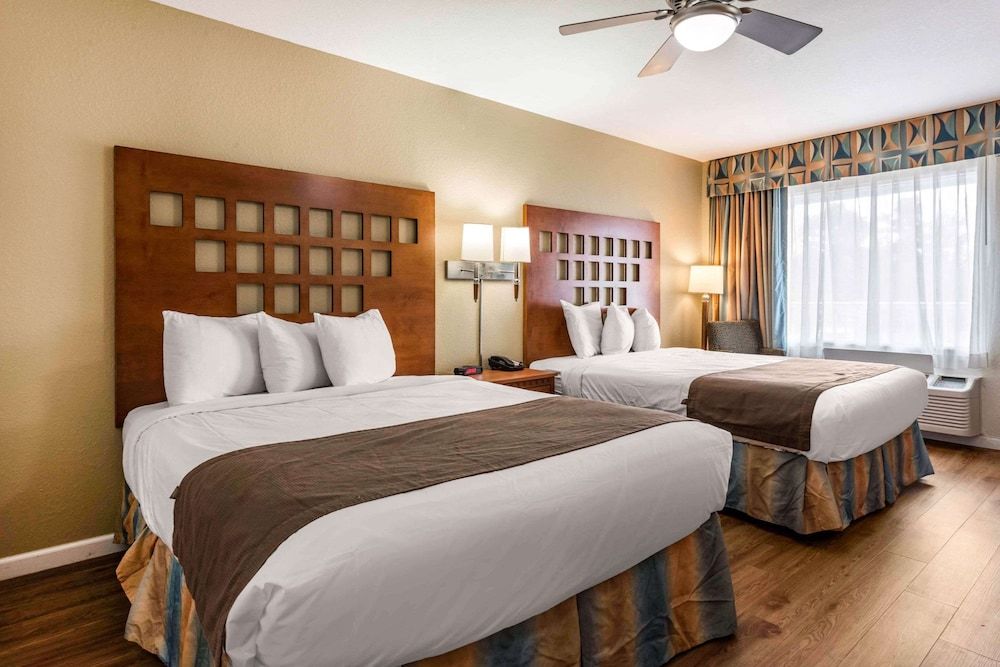Deluxe Room, 2 Queen Beds, No Pets Allowed