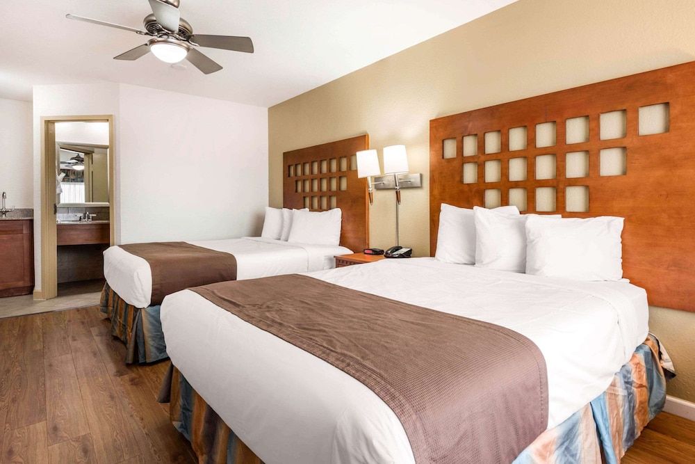 Deluxe Room, 2 Queen Beds, No Pets Allowed