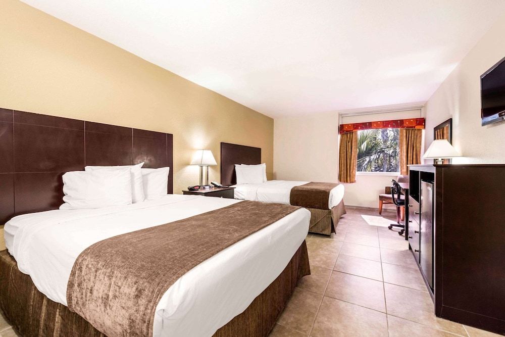 Deluxe Room, 2 Queen Beds, Interior Corridor, No Pets Allowed