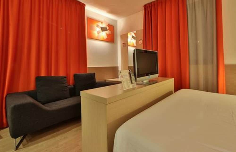 Best Western Plus Hotel Galileo Padova Standard Apartment, 1 Queen Bed, Non Smoking, Annex Building (with Sofabed) 4