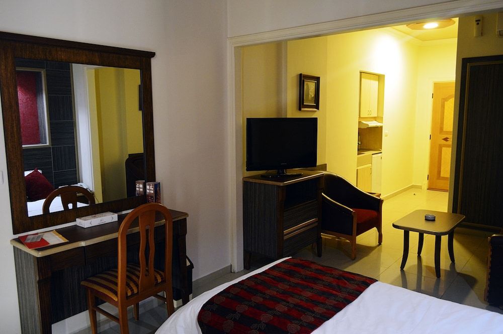 Elysee Residence Standard Single Room, 1 Bedroom, Smoking, City View 11