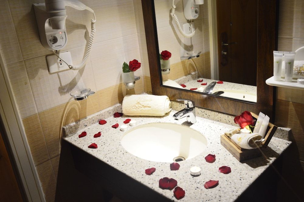 Elysee Residence Standard Single Room, 1 Bedroom, Smoking, City View 9