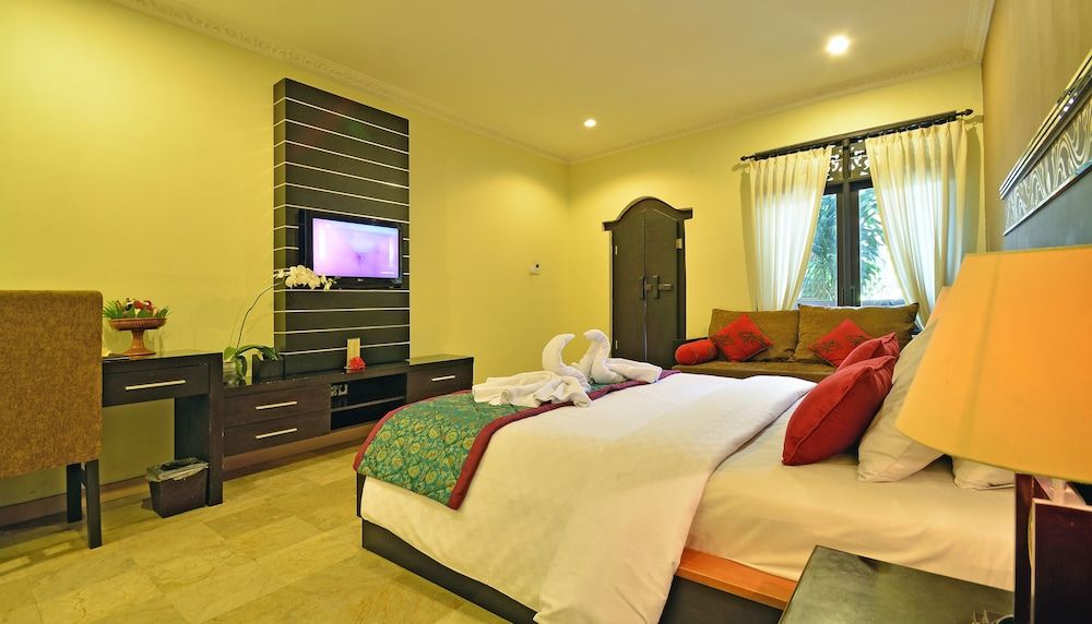 Super Deluxe Room with Extra Bed ( Double bed + Extra Bed )