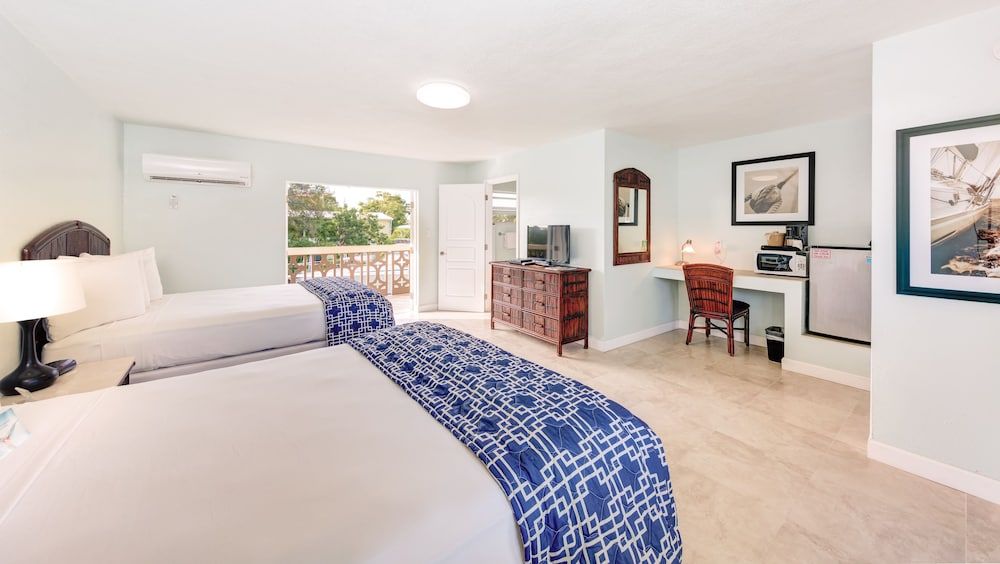 Creekside Inn Two Queen Beds Water View 4