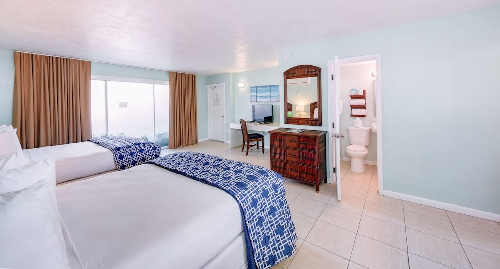 Creekside Inn Two Queen Beds Water View 2