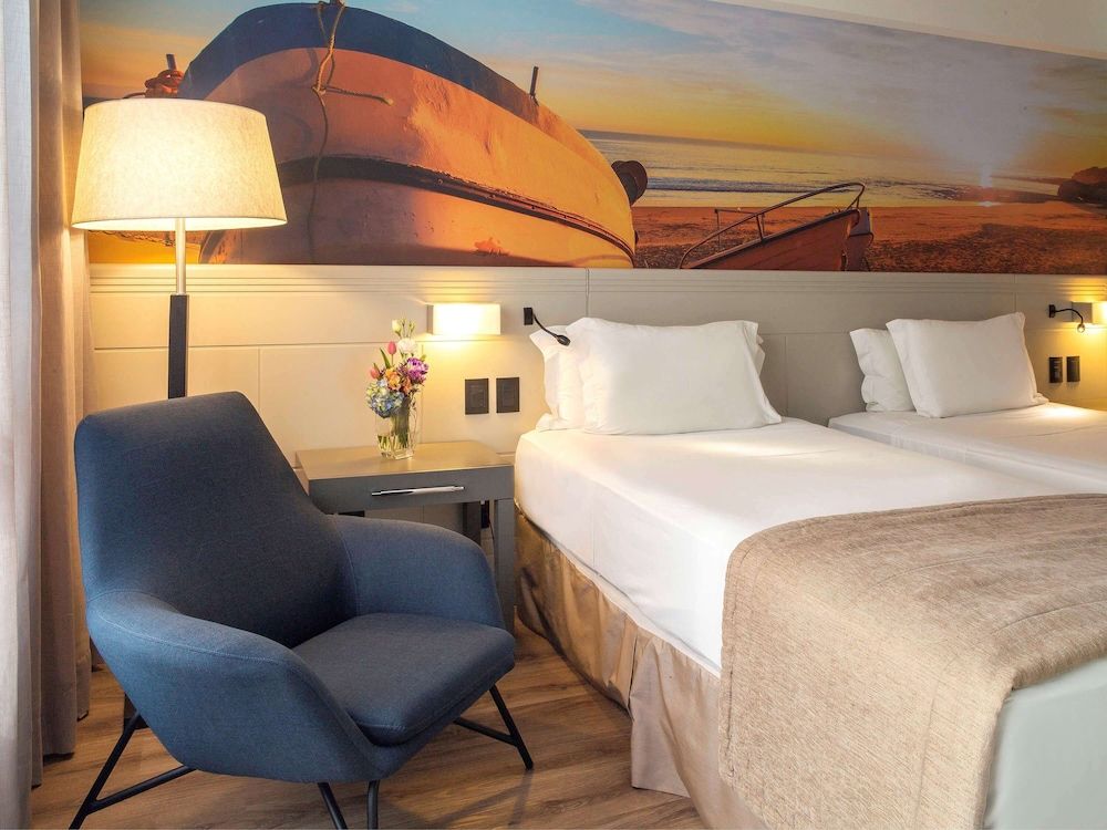 Standard, 2 Twin, Partial Ocean View