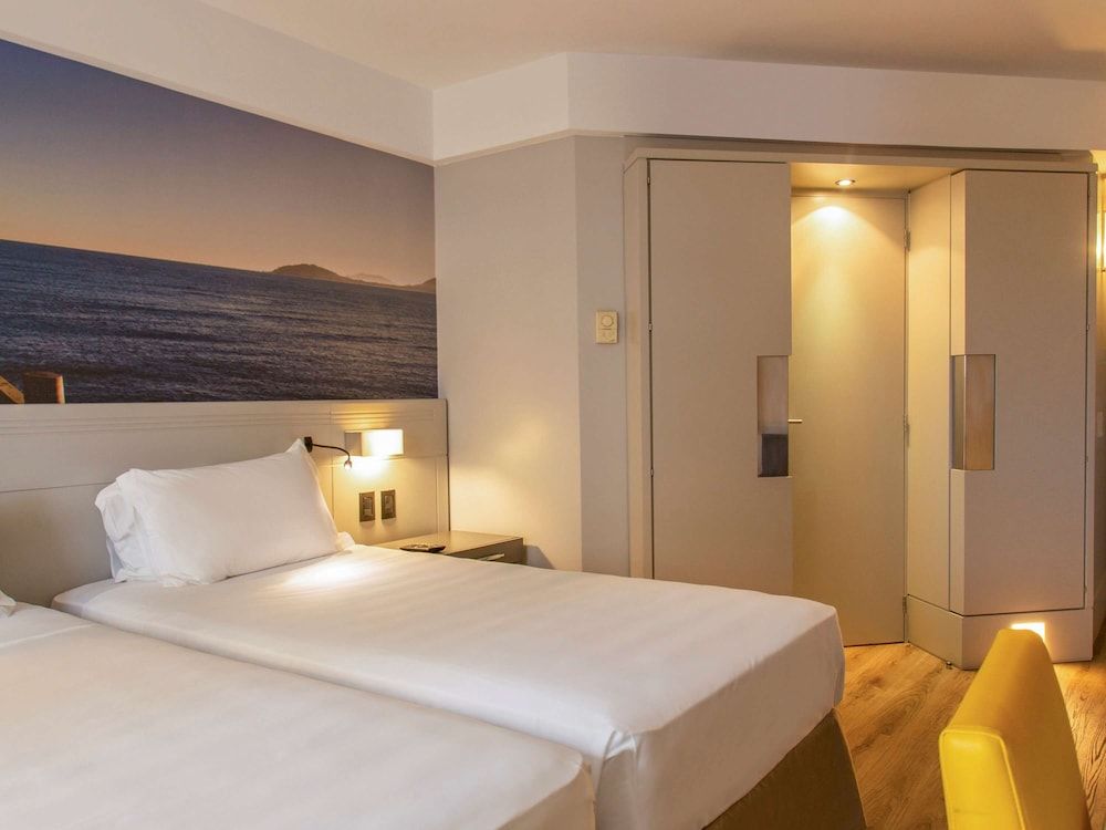 Standard, 2 Twin, Partial Ocean View