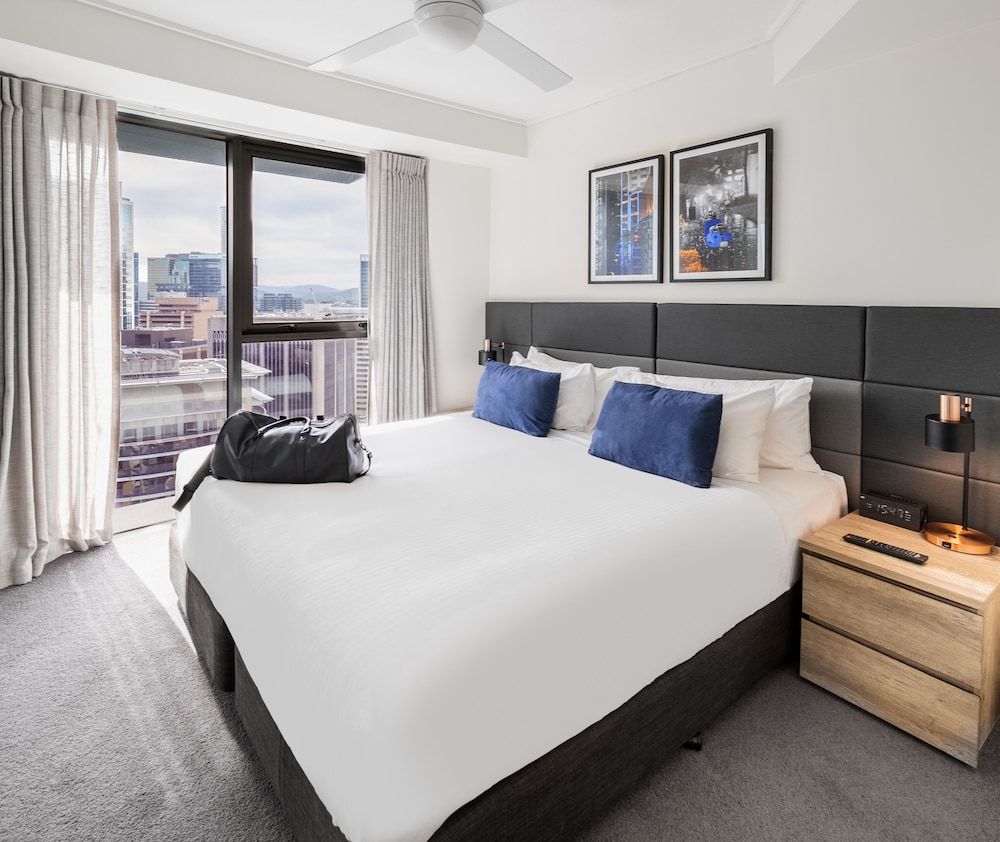 Oaks Brisbane on Felix Suites Apartment, 2 Bedrooms, River View (No Housekeeping)