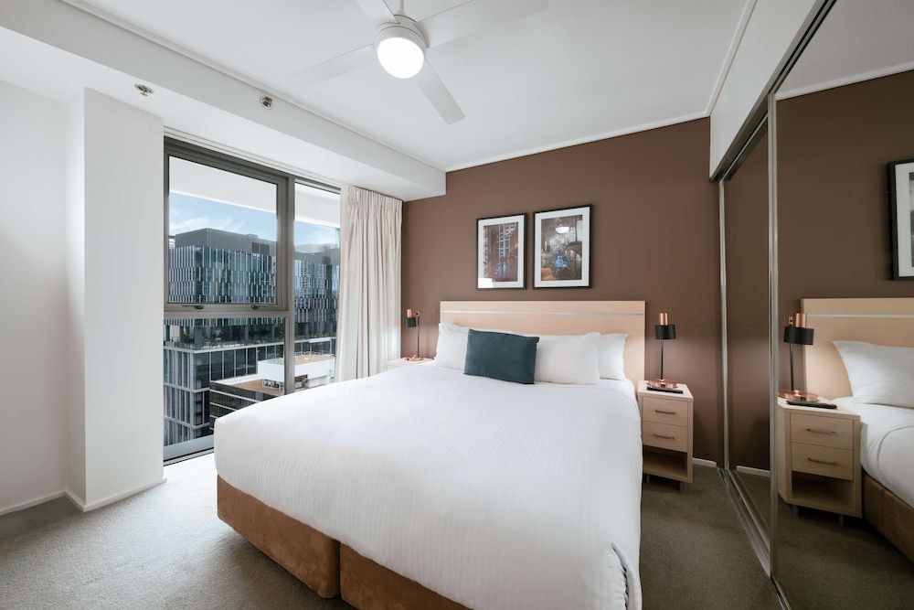 Oaks Brisbane on Felix Suites