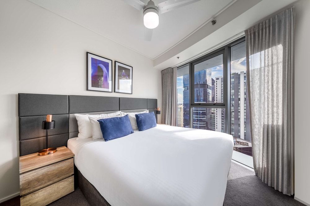 Oaks Brisbane on Felix Suites Apartment, 2 Bedrooms, River View (No Housekeeping) 2
