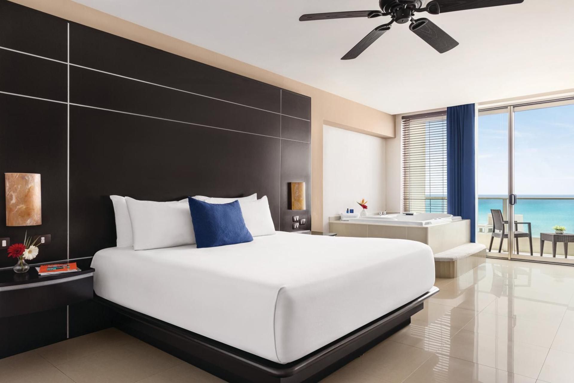 Grand Luxe Suite with Jacuzzi One King Bed