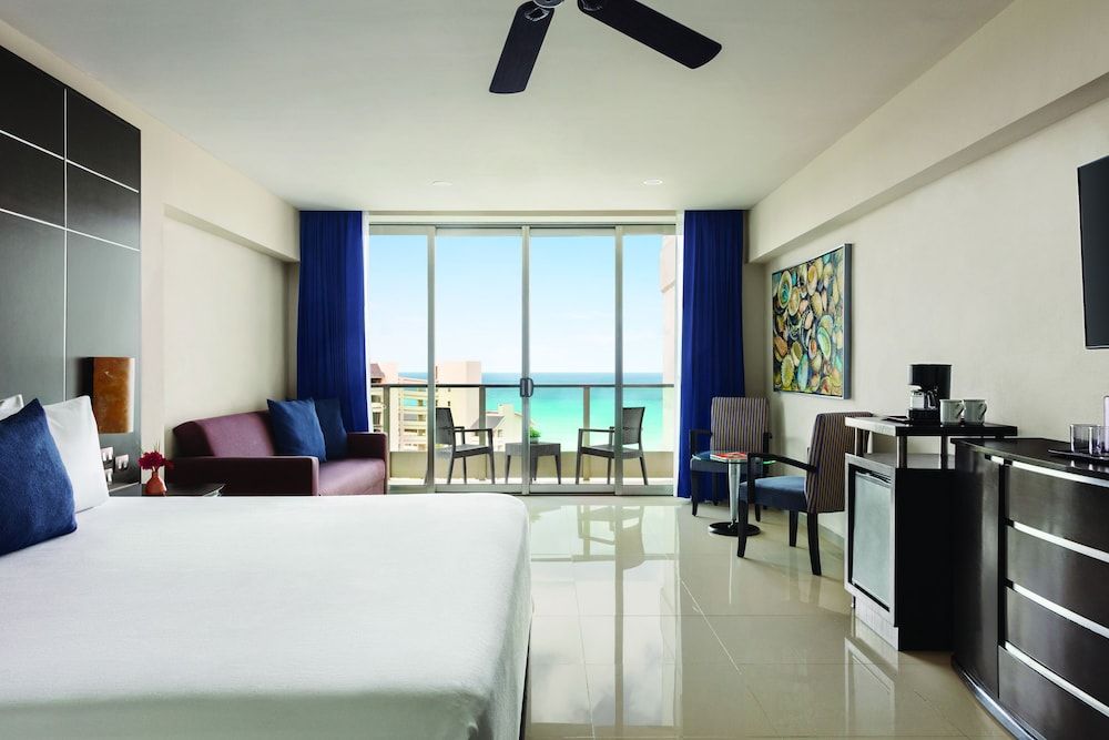 Seadust Cancún All Inclusive Family Resort Standard Suite King 2